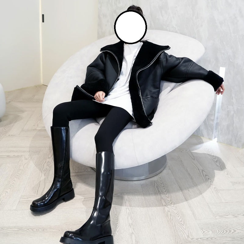 Womens Shearling Coat With A Large Turn-Down Collar And Integrated Fur And Fabric